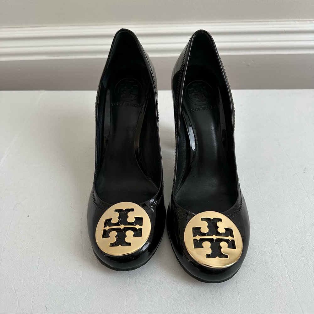 Tory Burch Black Patent Heels with Gold Detail - Picture 12 of 16